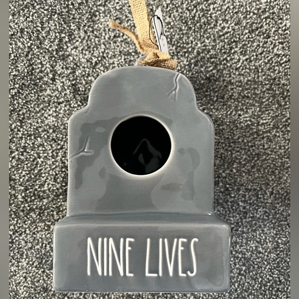 NEW NIB Rae Dunn NINE LIVES tombstone birdhouse cat decor Halloween